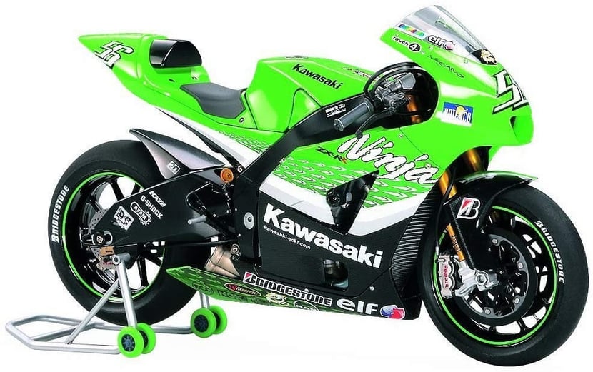 MAQUETTE MOTO 1/12 Aoshima NAKED BIKE Ref 11 Suzuki GS400E EUR 69,90