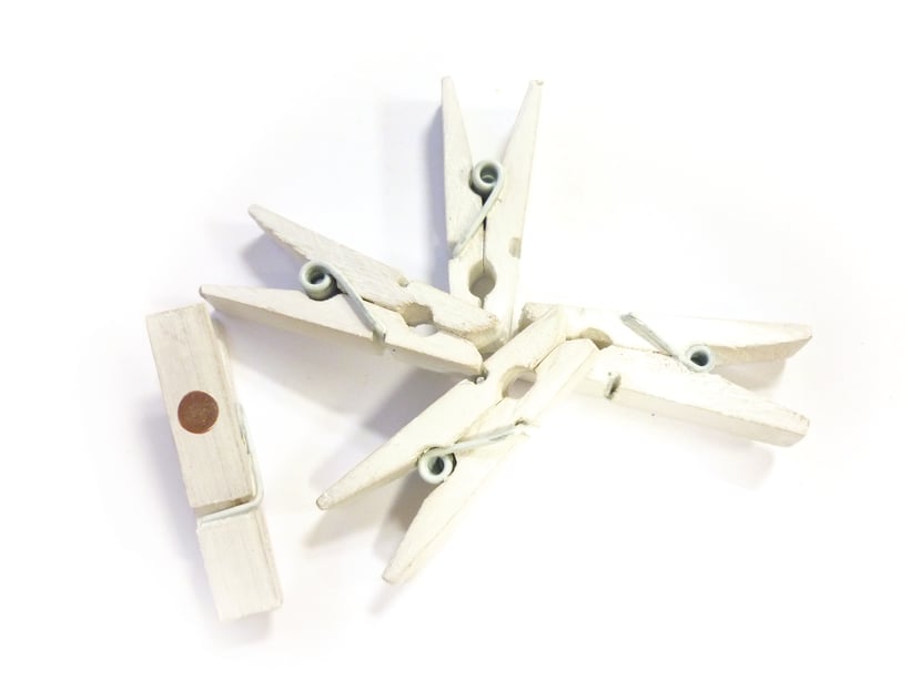 media/pim/8-pinces-bois-magnet-blanc-35-8-pinces-bois-magnet-blanc-35-3532431036657_0.jpg