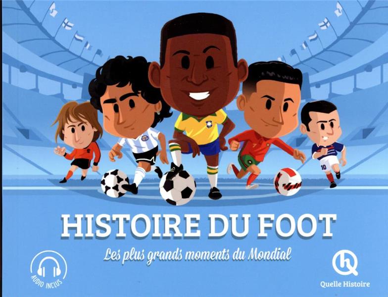 Deux Garçons Jouer Au Foot Profitant Du Jeu De Sport Image stock