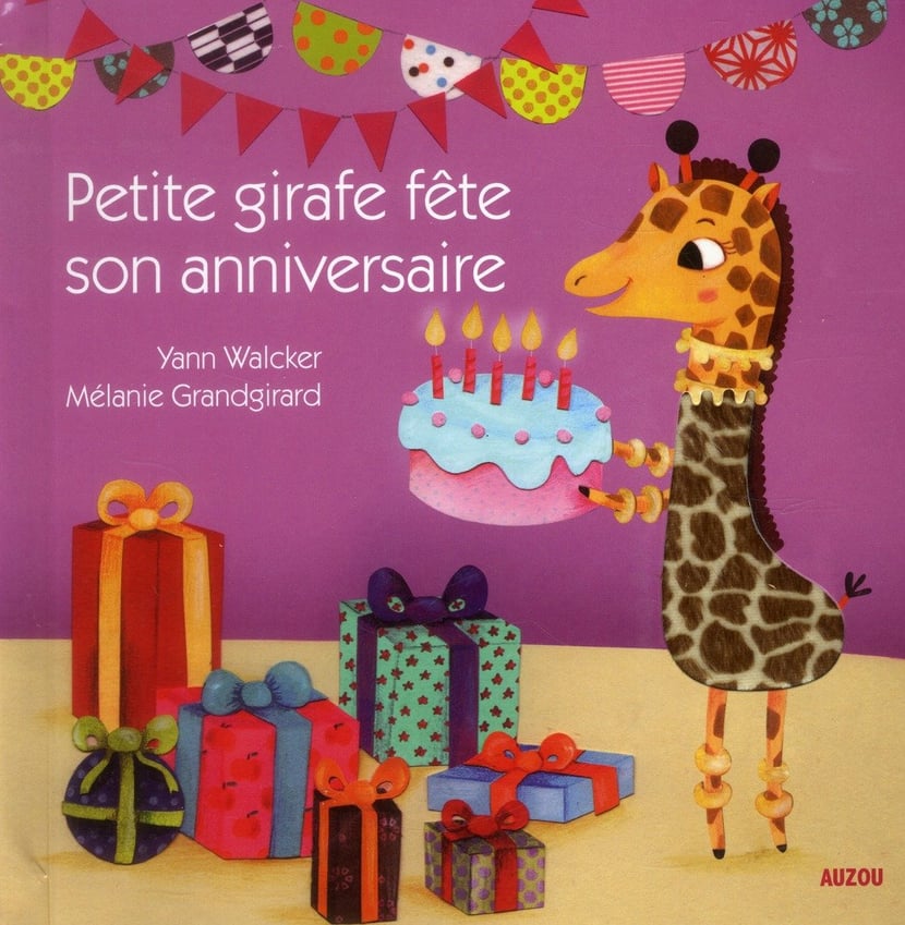 Petite girafe fête son anniversaire