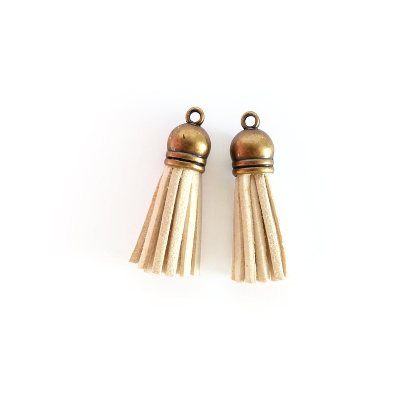 media/pim/tassels-suedine-blanc-4-cm-lot-de-2-tassels-finition-bronze-3471052687803_0.jpg