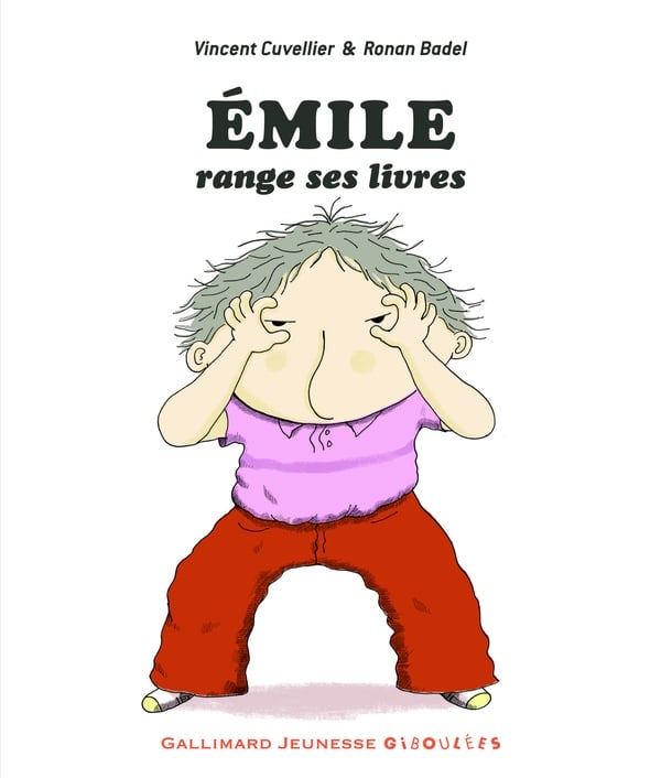 Emile range ses livres